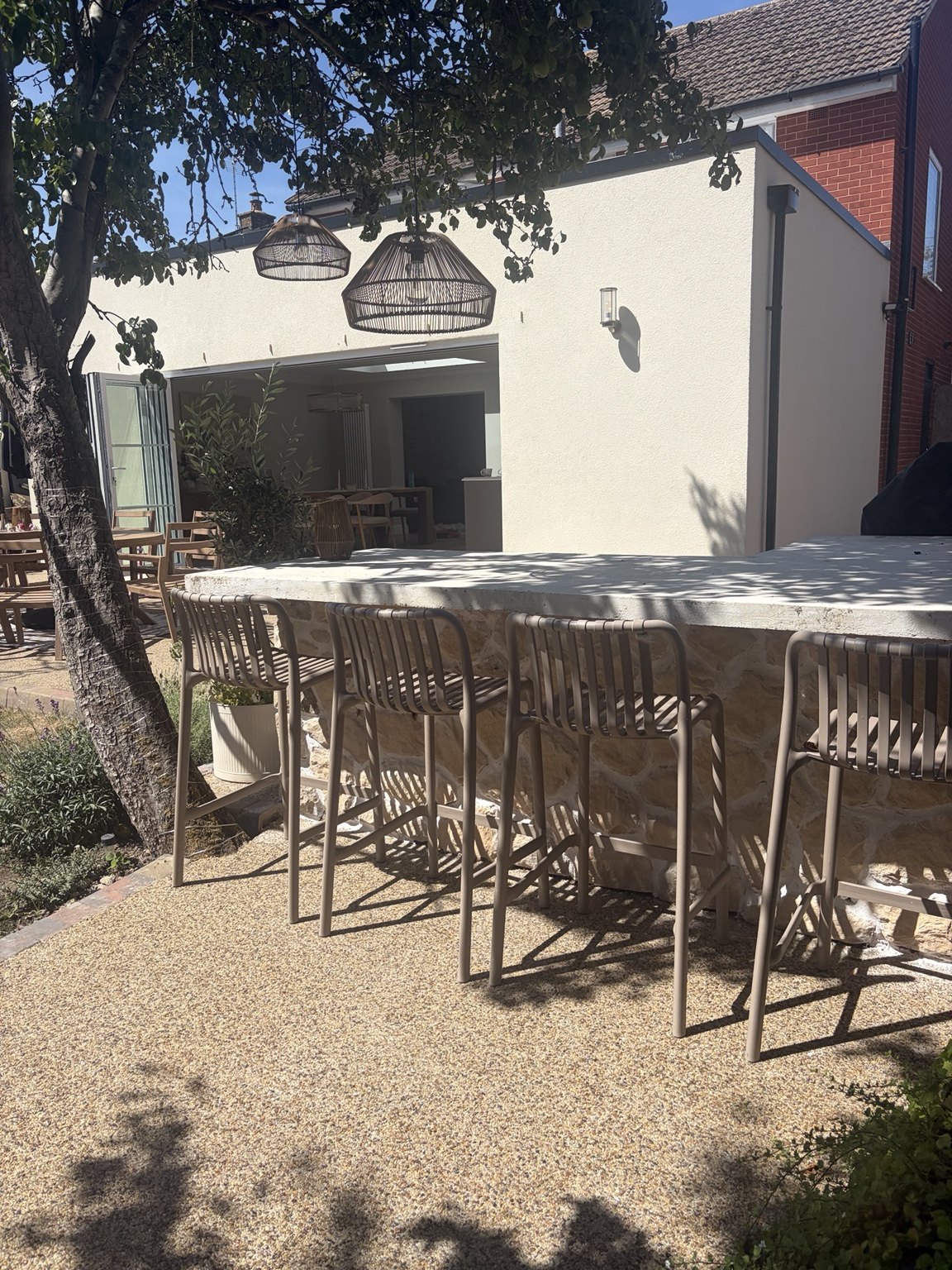 Garden bar and outdoor entertaining space